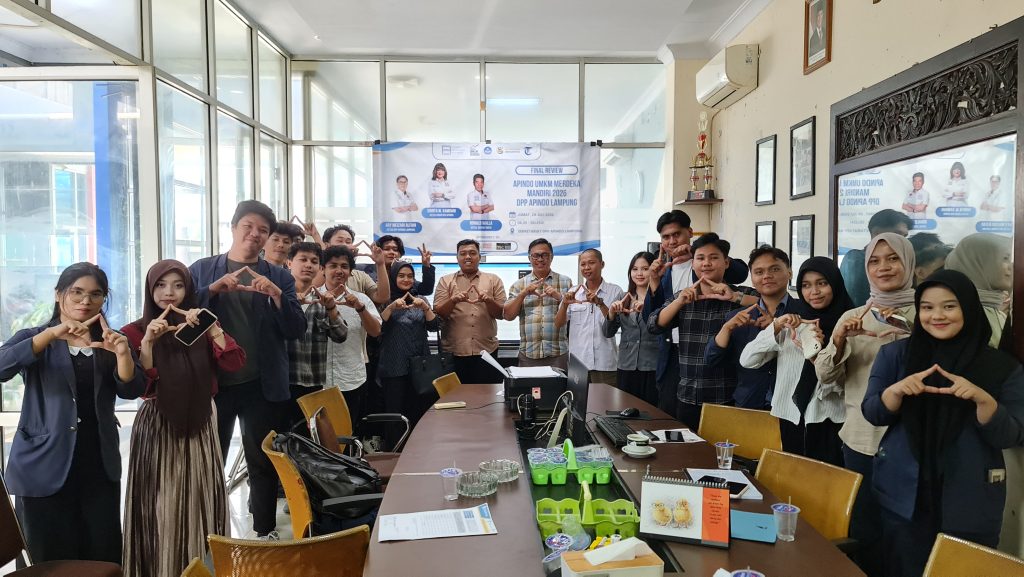 Final Review Program Magang Merdeka DPP APINDO Lampung bersama peserta dan mentor di Sekretariat DPP APINDO Lampung.